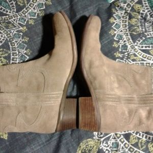 Almost new Lucky Brand suede booties